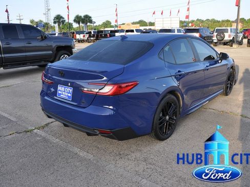 Used 2025 Toyota Camry SE w/ Multimedia Upgrade Package FWD image 5