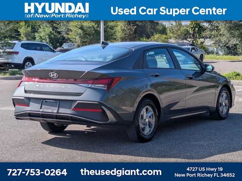Certified 2025 Hyundai Elantra SE FWD image 5