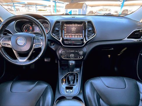 Used 2019 Jeep Cherokee Limited image 16