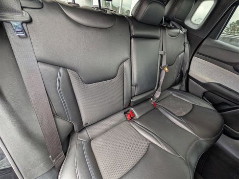 Used 2024 Jeep Compass Latitude image 23