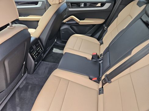 Certified 2026 Porsche Cayenne AWD/4WD image 28