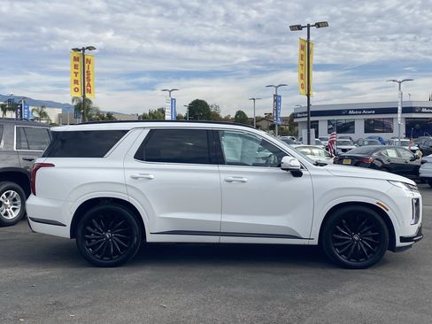 Used 2024 Hyundai Palisade Calligraphy image 2