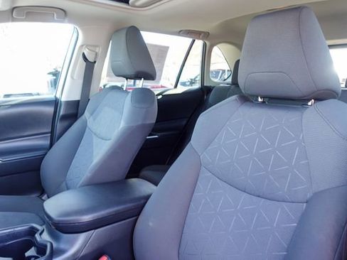 Certified 2020 Toyota RAV4 XLE w/ Convenience Package image 30