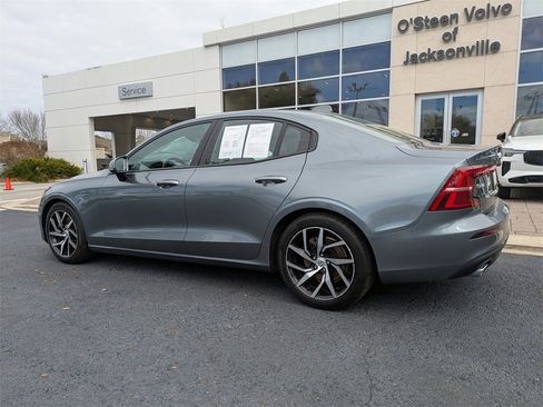 Used 2020 Volvo S60 T5 Momentum image 4