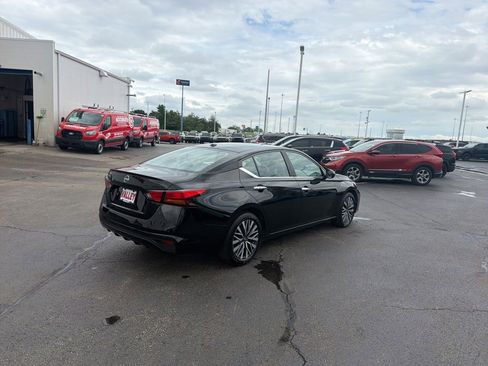 Used 2025 Nissan Altima 2.5 SV FWD image 7