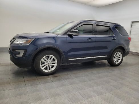Used 2017 Ford Explorer XLT w/ Equipment Group 201A image 2