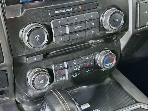 Used 2018 Ford F150 XLT w/ Equipment Group 302A Luxury AWD/4WD image 21