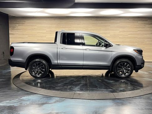 Used 2025 Honda Ridgeline Sport image 15