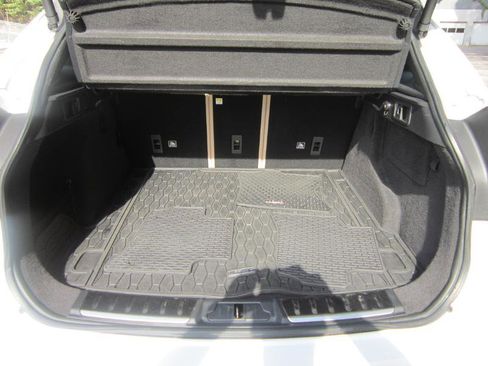 Used 2019 Jaguar F-PACE Premium image 40