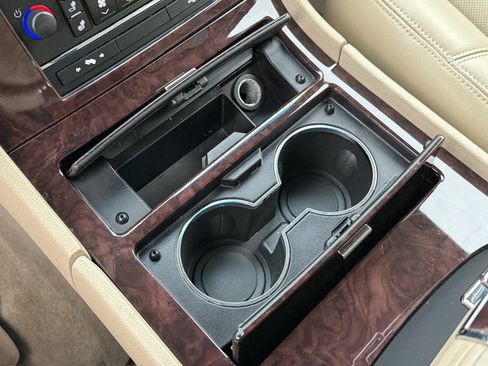 Used 2013 Cadillac Escalade EXT Premium image 34