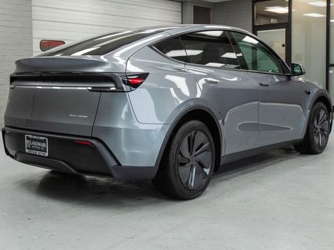 Used 2026 Tesla Model Y Long Range image 29