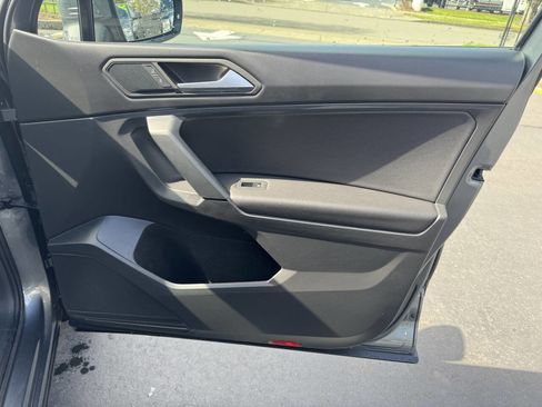 Used 2019 Volkswagen Tiguan SE w/ Panoramic Sunroof Package image 17