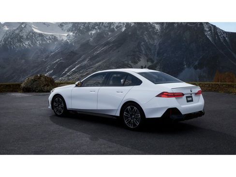 New 2026 BMW 530i image 2