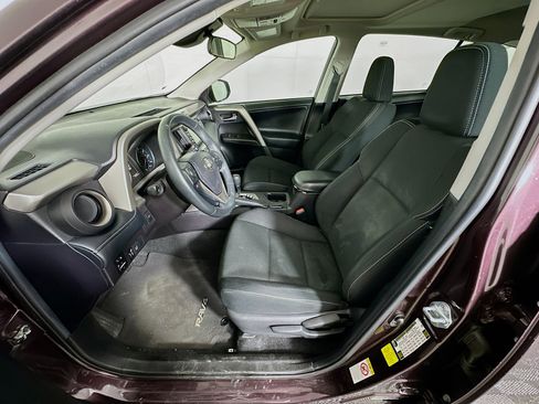 Used 2018 Toyota RAV4 XLE FWD image 13