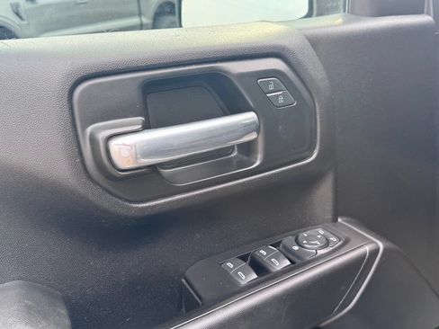Used 2020 Chevrolet Silverado 1500 Custom w/ Custom Value Package AWD/4WD image 10