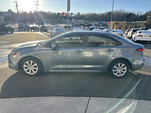 Used 2024 Toyota Corolla LE image 5