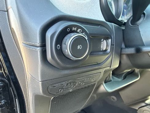 Used 2026 Jeep Wrangler Unlimited Sahara AWD/4WD image 23