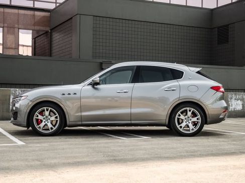 Used 2017 Maserati Levante S AWD/4WD image 43