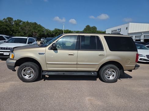 Used 2000 Ford Expedition XLT AWD/4WD image 2