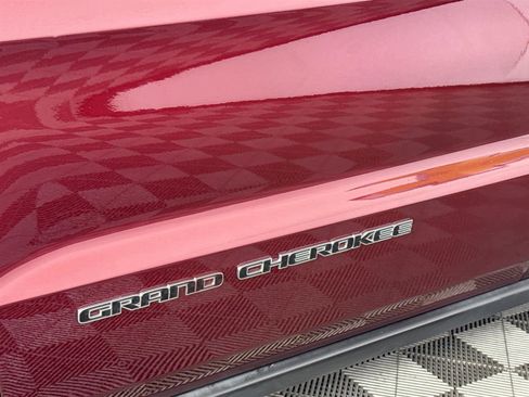 Used 2019 Jeep Grand Cherokee Limited image 10