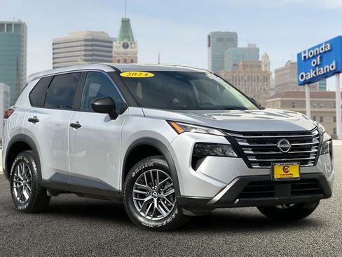 Used 2024 Nissan Rogue S AWD/4WD image 2