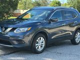 Used 2016 Nissan Rogue SV w/ SV Premium Package image 2