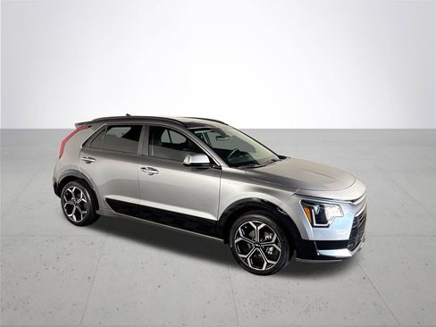 Used 2024 Kia Niro EX Touring image 4