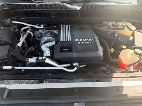 Used 2020 Chevrolet Silverado 1500 LTZ AWD/4WD image 34