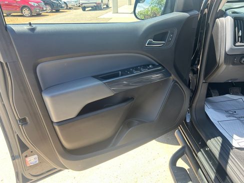Used 2021 Chevrolet Colorado Z71 w/ Safety Package AWD/4WD image 13