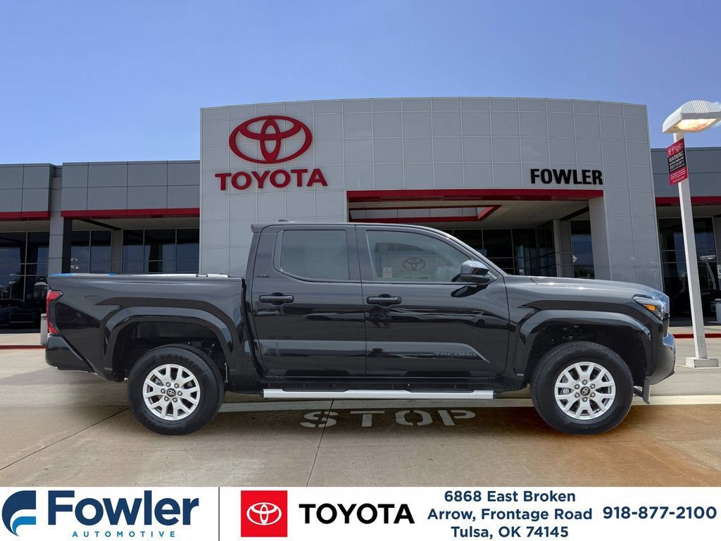 Certified 2025 Toyota Tacoma SR5 AWD/4WD image 4