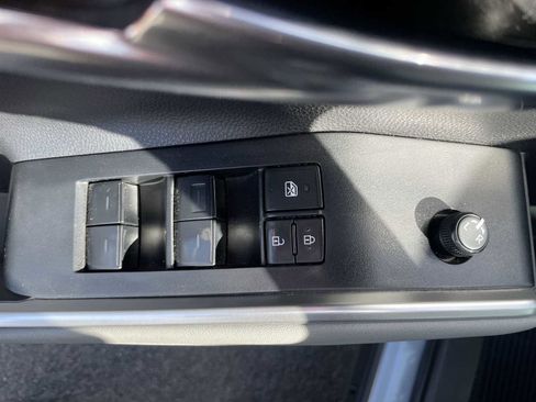 Used 2023 Toyota Highlander XLE image 15