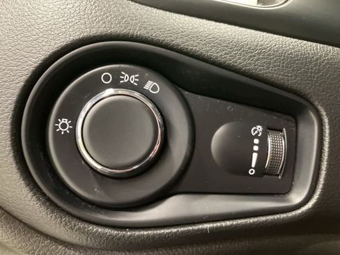 Used 2023 Jeep Renegade Latitude image 13