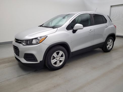 Used 2021 Chevrolet Trax LS w/ Tint and Cruise Package FWD image 2