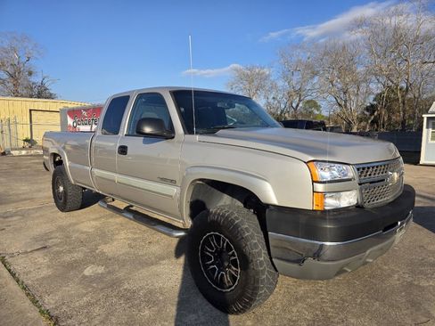 Used 2005 Chevrolet Silverado 2500 LS image 1