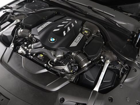 Used 2022 BMW 750i xDrive w/ Luxury Rear Seating Package image 28