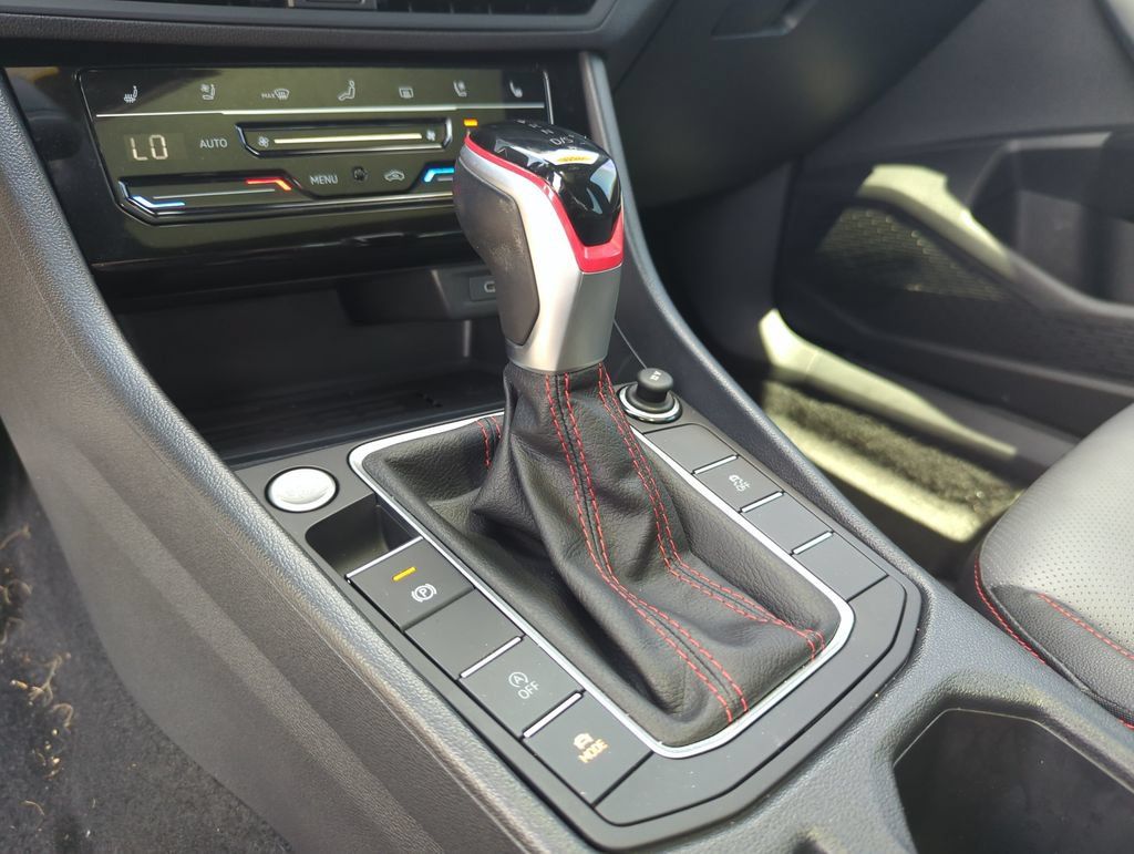 Used 2025 Volkswagen Jetta GLI Autobahn FWD image 38