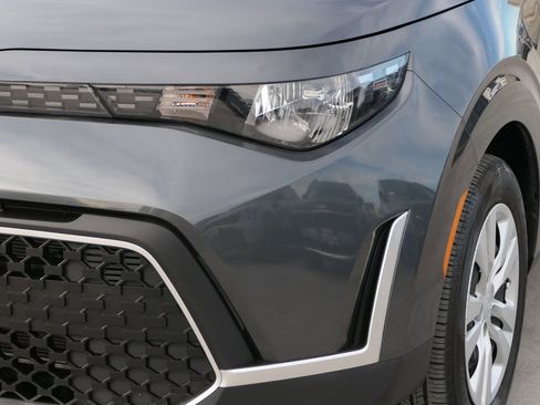 Used 2023 Kia Soul LX image 9