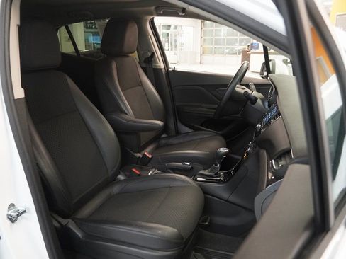 Certified 2022 Buick Encore Preferred w/ Safety Package image 31