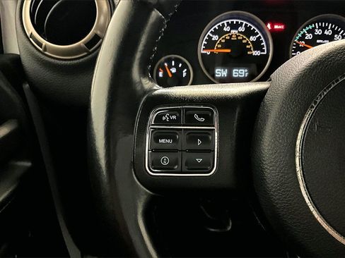 Used 2017 Jeep Wrangler Unlimited Sahara image 11