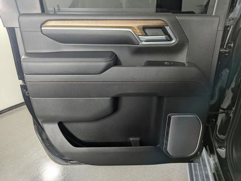 Used 2024 Chevrolet Silverado 2500 High Country w/ High Country Premium Package image 17