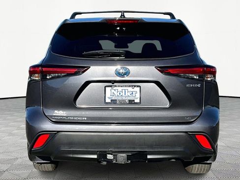 Used 2024 Toyota Highlander LE image 4
