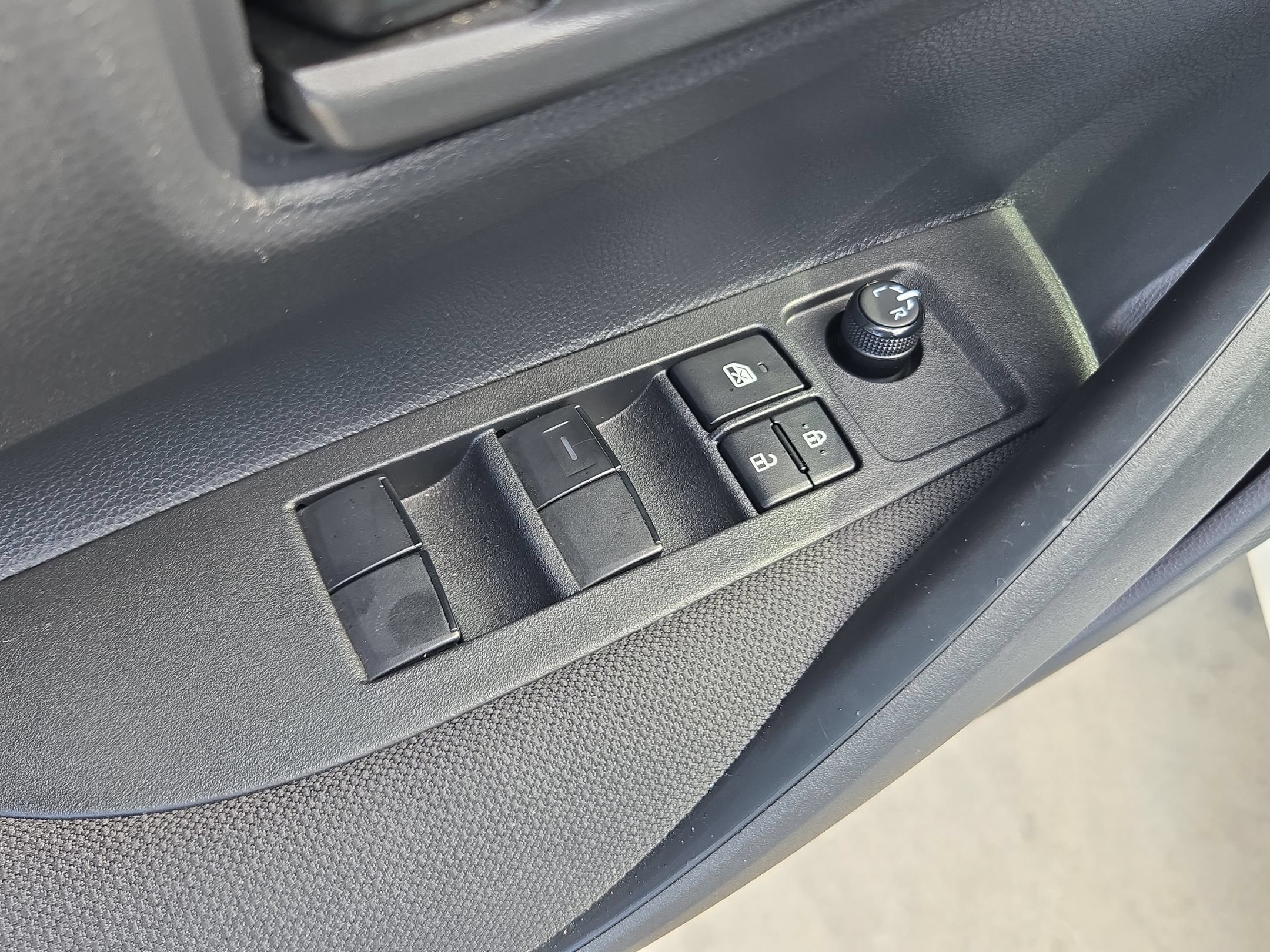 Used 2025 Toyota Corolla LE FWD image 12