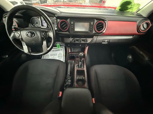 Used 2017 Toyota Tacoma SR5 w/ Tow Package image 9