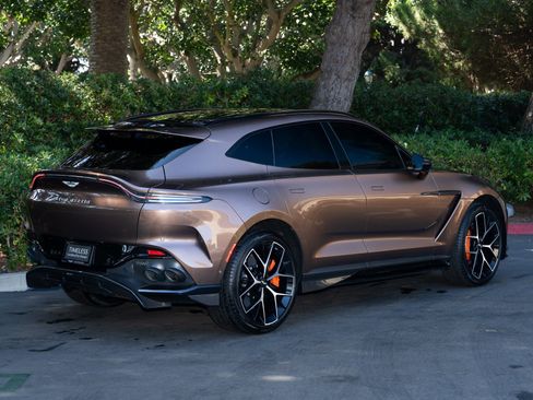 Used 2025 Aston Martin DBX 707 image 3