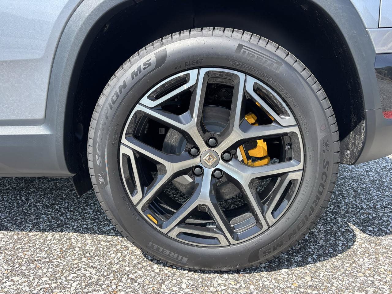 Used 2027 Rivian R2 Performance Dual AWD/4WD image 29