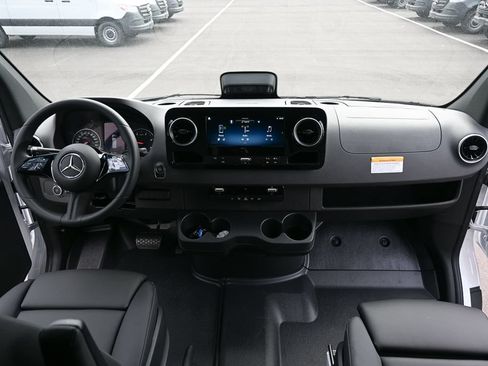 Used 2026 Mercedes-Benz Sprinter 2500 image 16