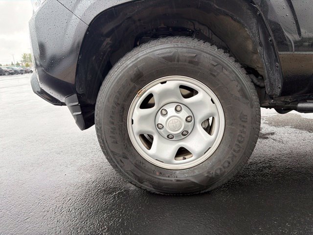 Used 2023 Toyota Tacoma SR AWD/4WD image 12