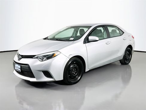 Used 2016 Toyota Corolla LE image 3
