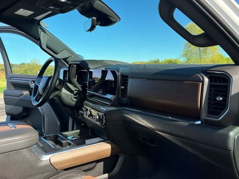 Used 2024 Chevrolet Silverado 2500 High Country w/ High Country Premium Package image 31