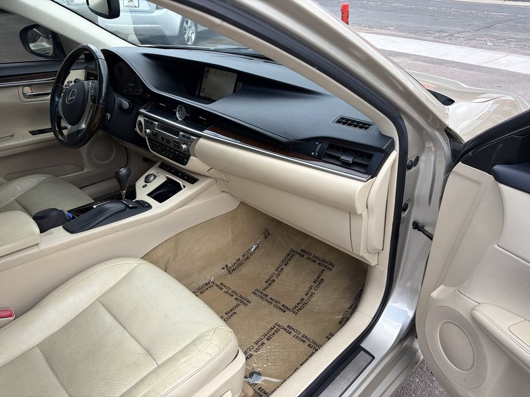 Used 2014 Lexus ES 350 w/ Luxury Package FWD image 10